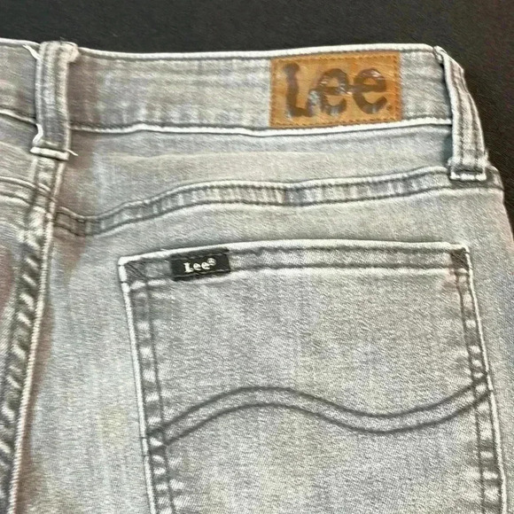 Lee’s women’s 5 regular fit, mid-rise, straight leg 5 pocket jeans size 8 short - Picture 9 of 9
